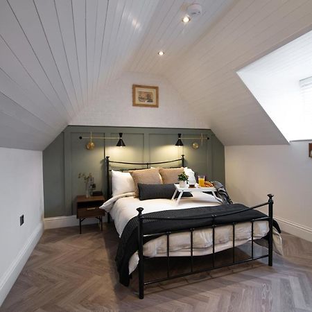 Modern Finish To A Historic Brewers House, Derby Villa Exterior photo