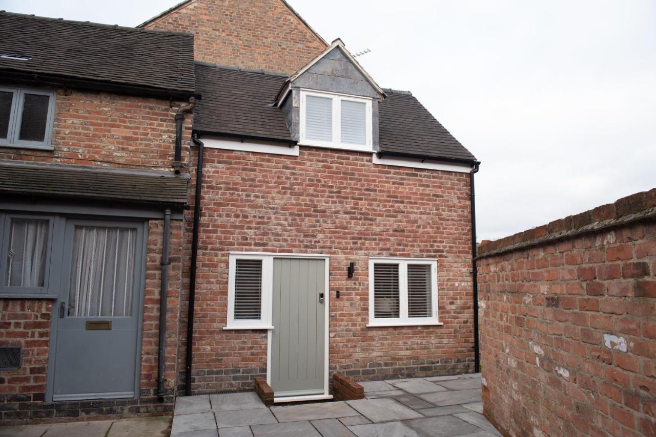 Modern Finish To A Historic Brewers House, Derby Villa Exterior photo