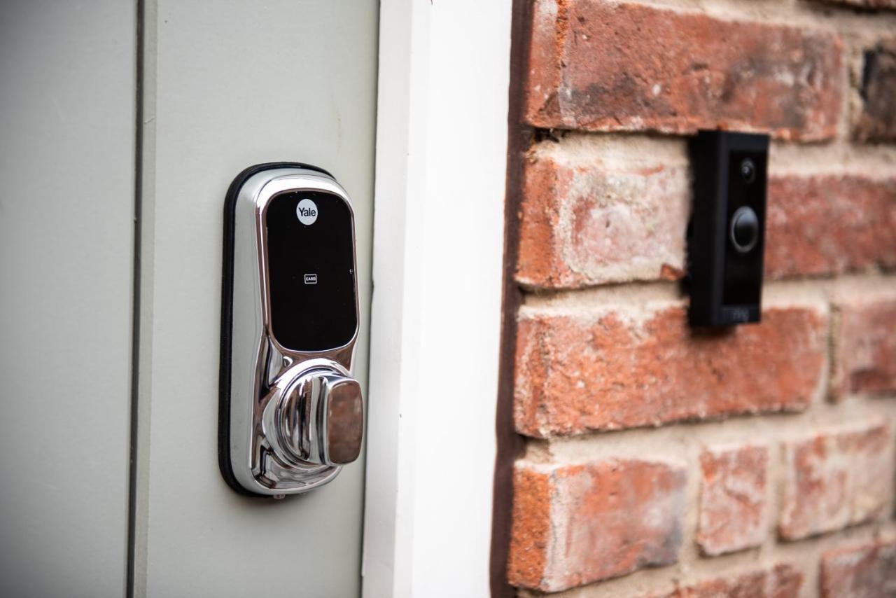 Modern Finish To A Historic Brewers House, Derby Villa Exterior photo
